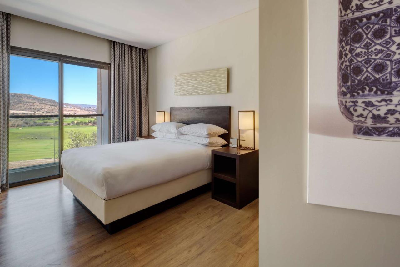 Hyatt Place Taghazout Bay Luaran gambar A bedroom at the Hilton Scottsdale Resort and Villas